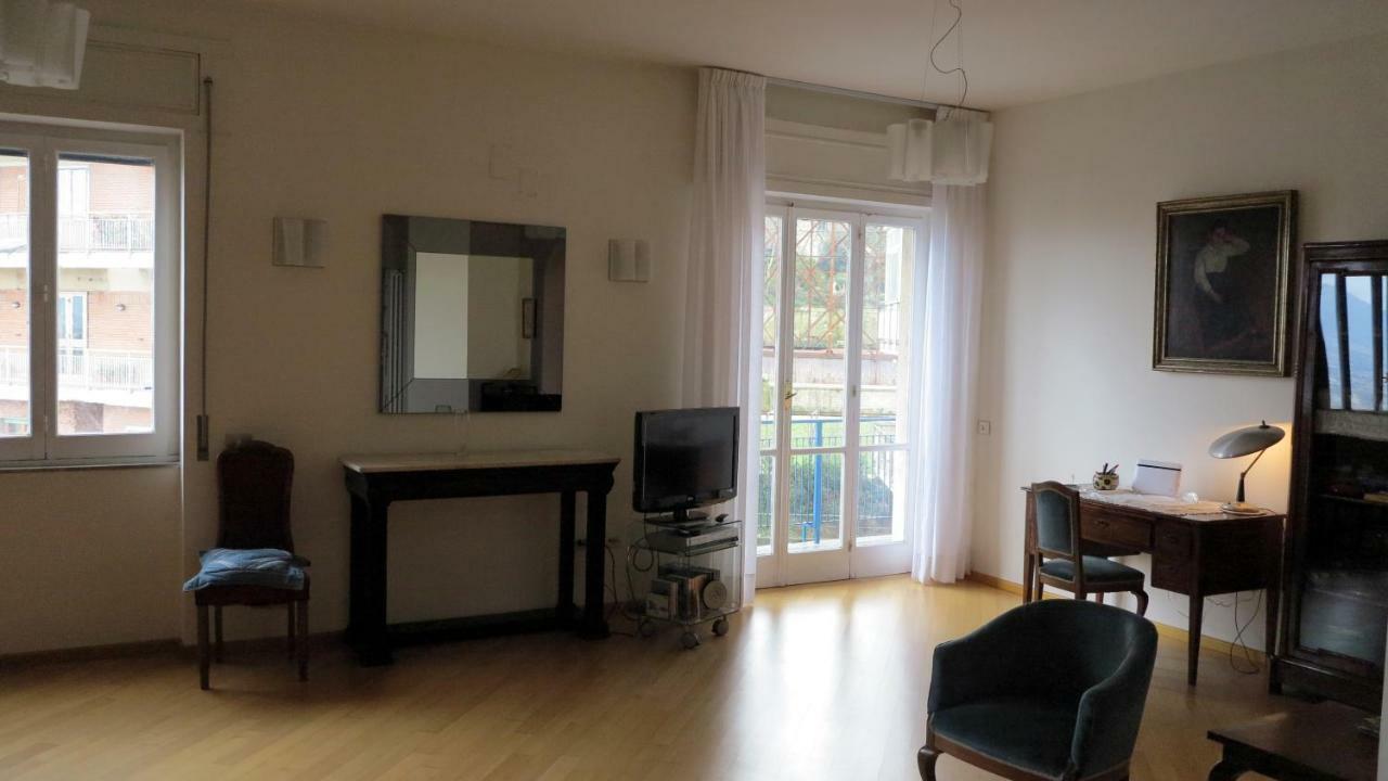 Spacious Panoramic Apartment - Half Way Center-Vomero District Napels Buitenkant foto