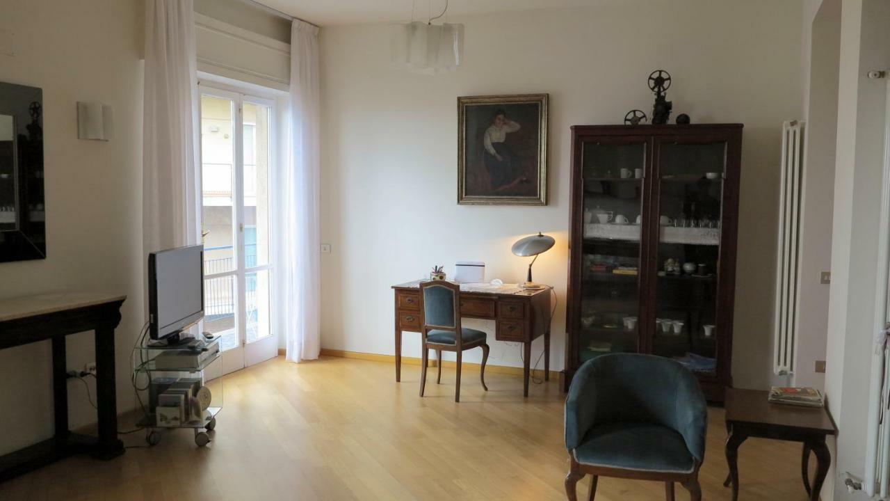 Spacious Panoramic Apartment - Half Way Center-Vomero District Napels Buitenkant foto